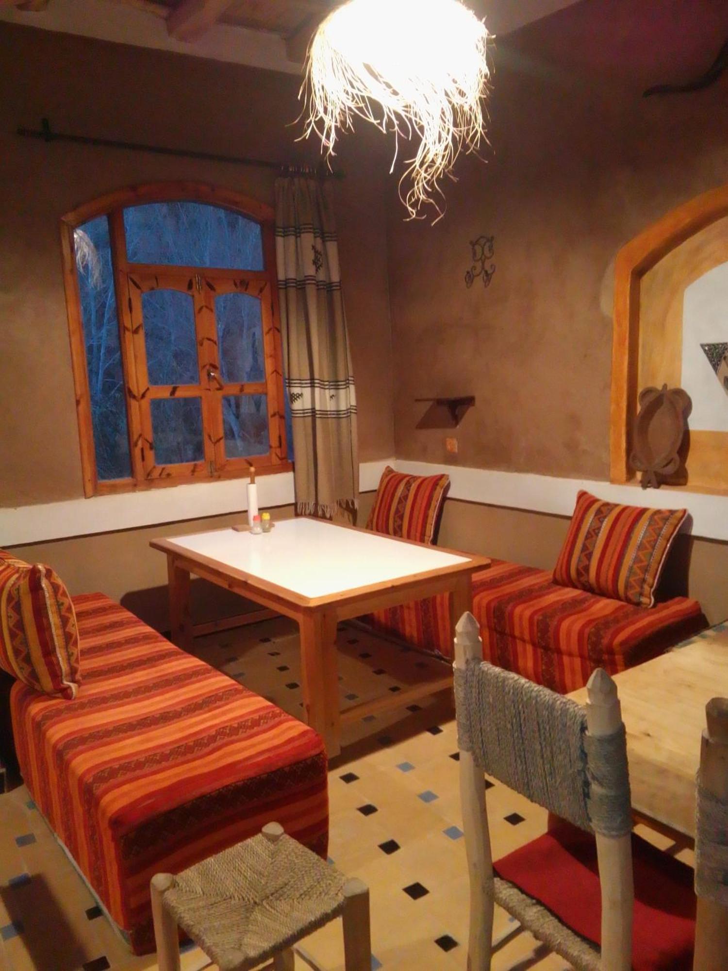 Riad Pizzeria Marhaba Akhendachou n'Ait Ouffi Pokoj fotografie